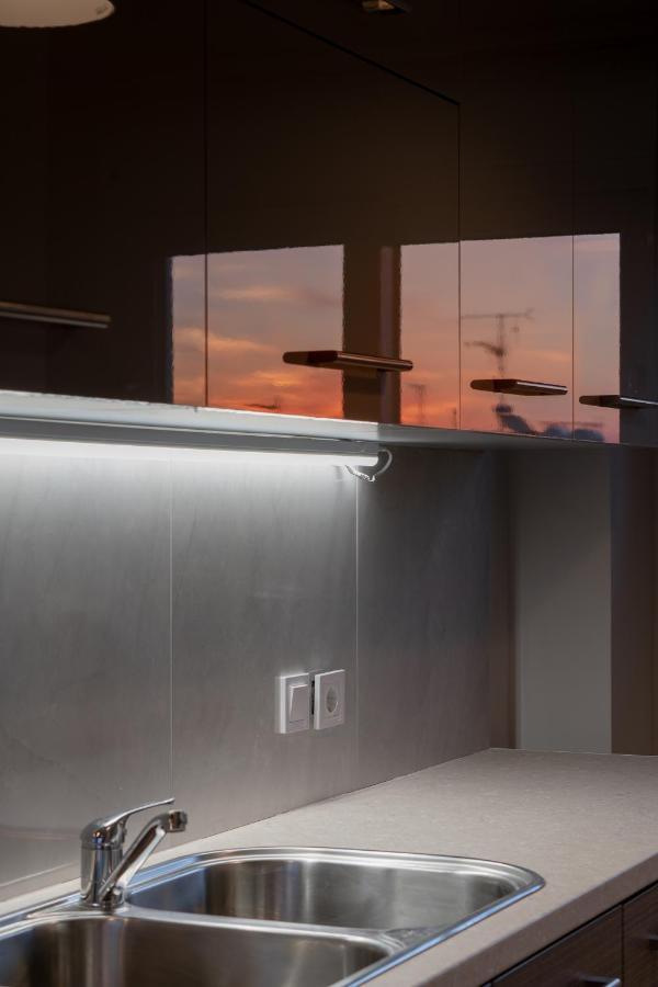 Apartamento Sunny Penthouse W/ Acropolis View Next To Metro Atenas Exterior foto