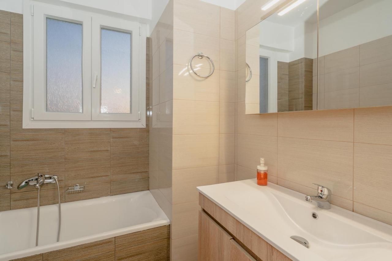 Apartamento Sunny Penthouse W/ Acropolis View Next To Metro Atenas Exterior foto